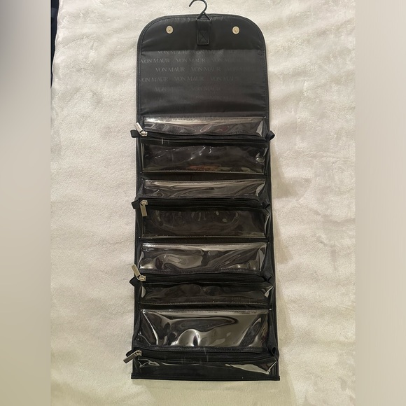 Von Maur hanging toiletry bag. Folds up - Picture 1 of 9